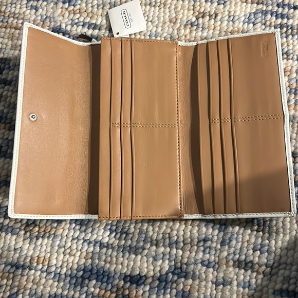 Coach NWT Soho pleated leather checkbook wallet. White. - Picture 4 of 5